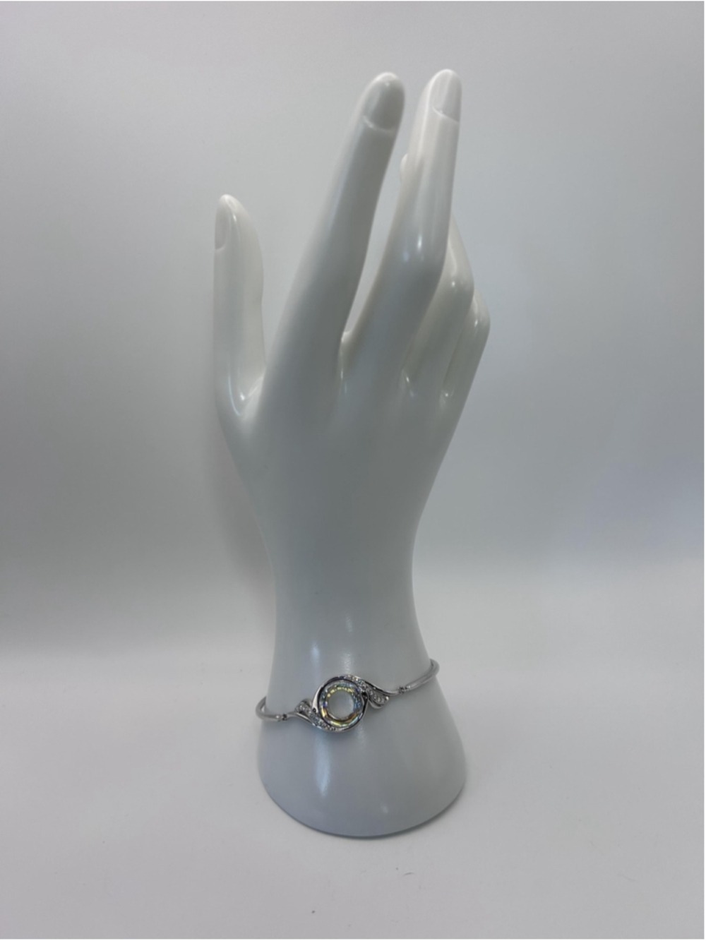 Bracelet Silver Tone Crystal Circle Bangle Lobster Clasp Womens 7.5"